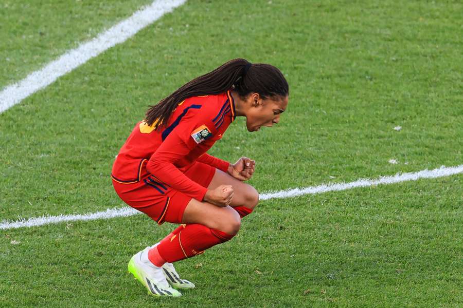 Salma comemora um golo que ficará para a história do futebol espanhol