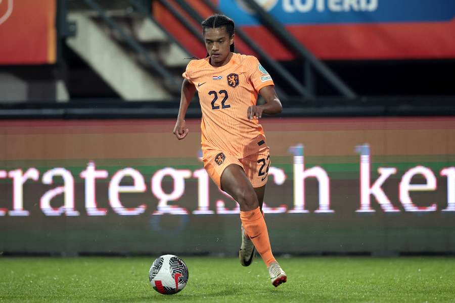 Esmee Brugts in actie voor Oranje