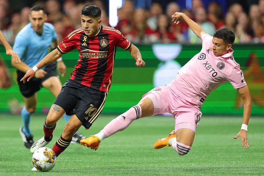 Tomás Avilés (R) defends against Thiago Almada