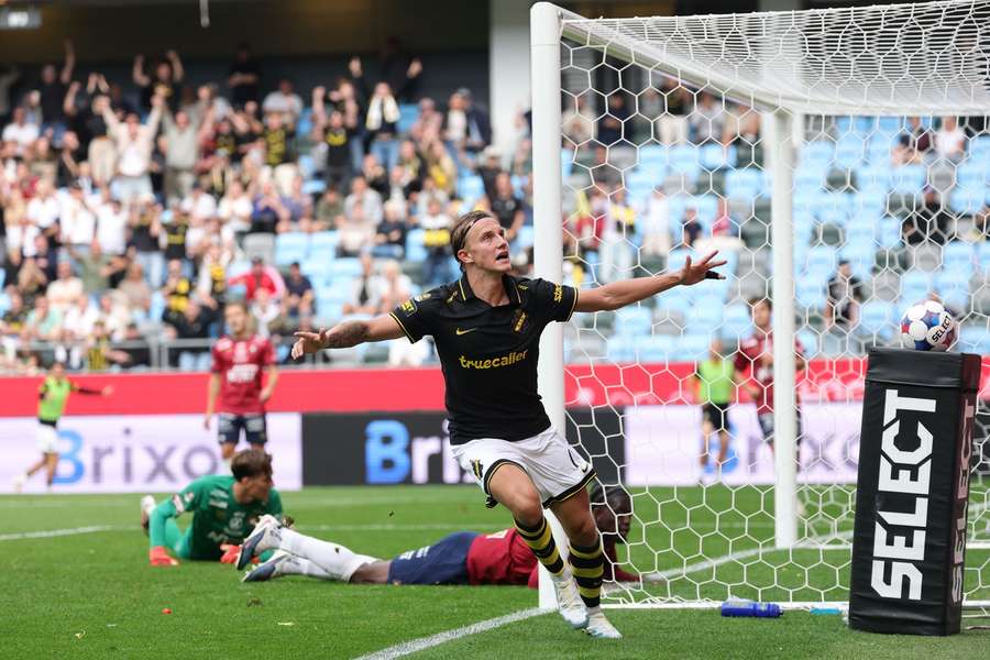 Linus Carlstrand scored two and assisted one for AIK Linus Carlstrand scored two and assisted one for AIK