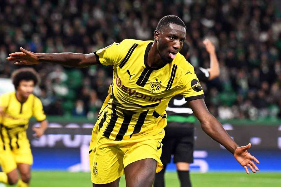 Serhou Guirassy festeggia il gol per il Dortmund