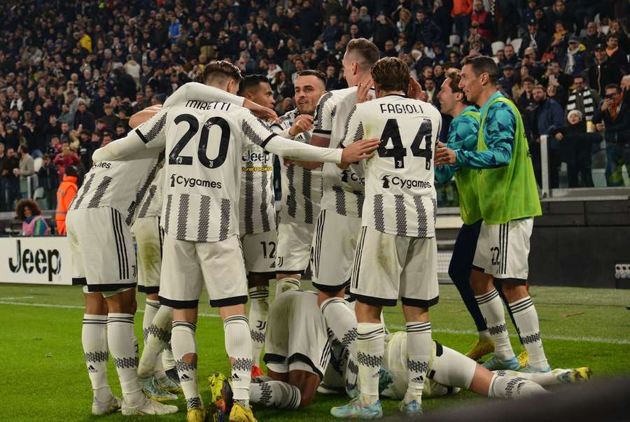 Juventus si ve slavném derby vyšlápl na Inter.