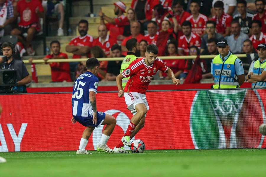 Jurásek poderá ser titular pelo Benfica diante do FC Porto