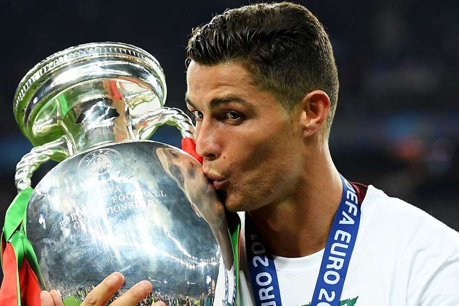 Cristiano Ronaldo faz 40 anos com uma série de recordes na carreira