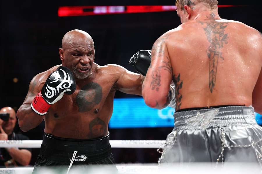Tyson (l.) bei seinem bislang letzten Kampf mit Jake Paul