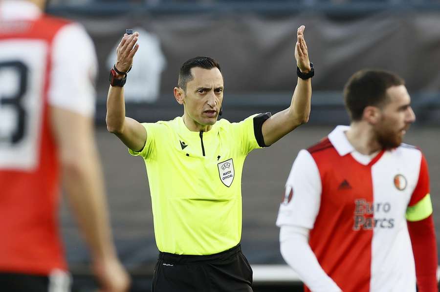 Jose Maria Sanchez floot vorig jaar nog het duel tussen Feyenoord en AS Roma