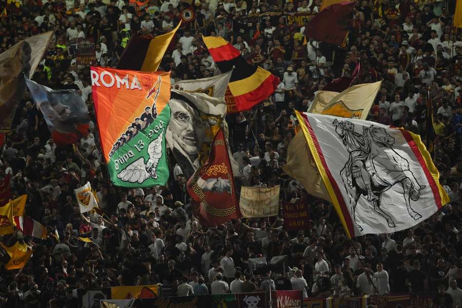 Kibice AS Roma w meczu z Atalantą Bergamo