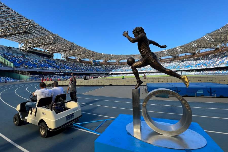 Statuia lui Maradona