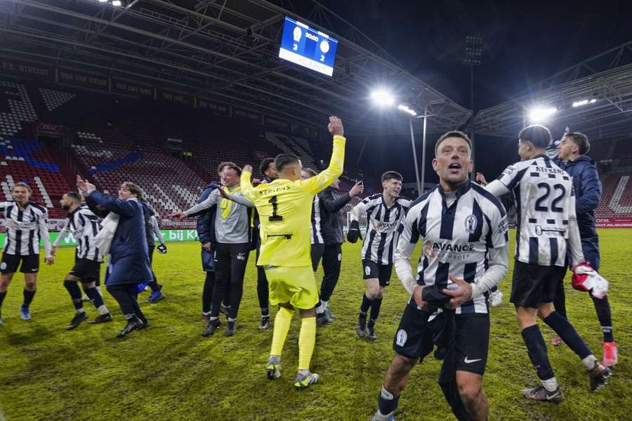 O USV Hercules venceu o Ajax por 3-2 no Stadion Galgenwaard na quinta-feira à noite