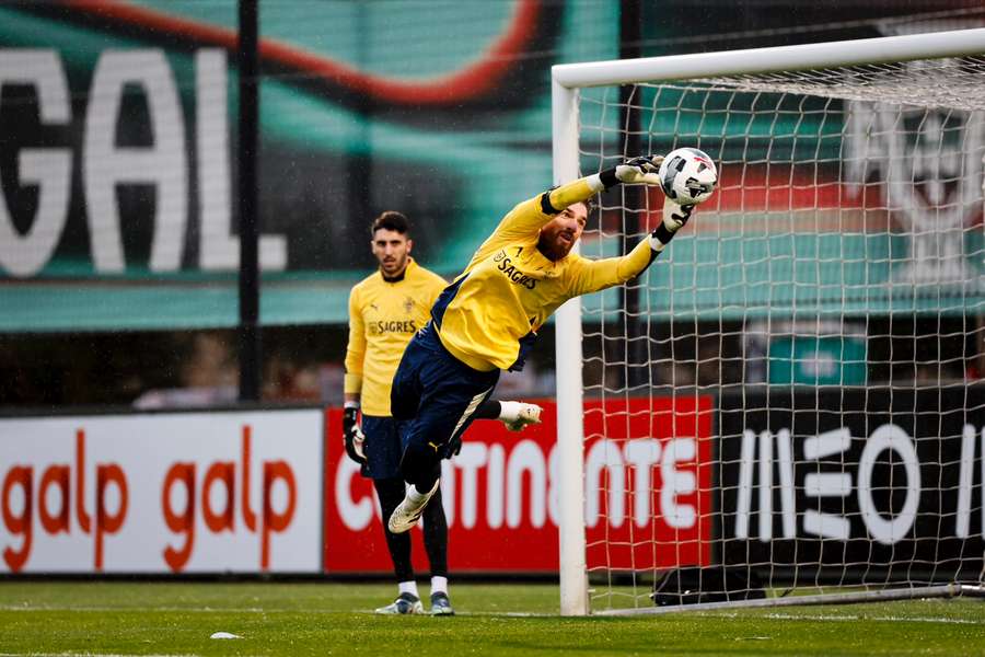 Seleção prossegue trabalho