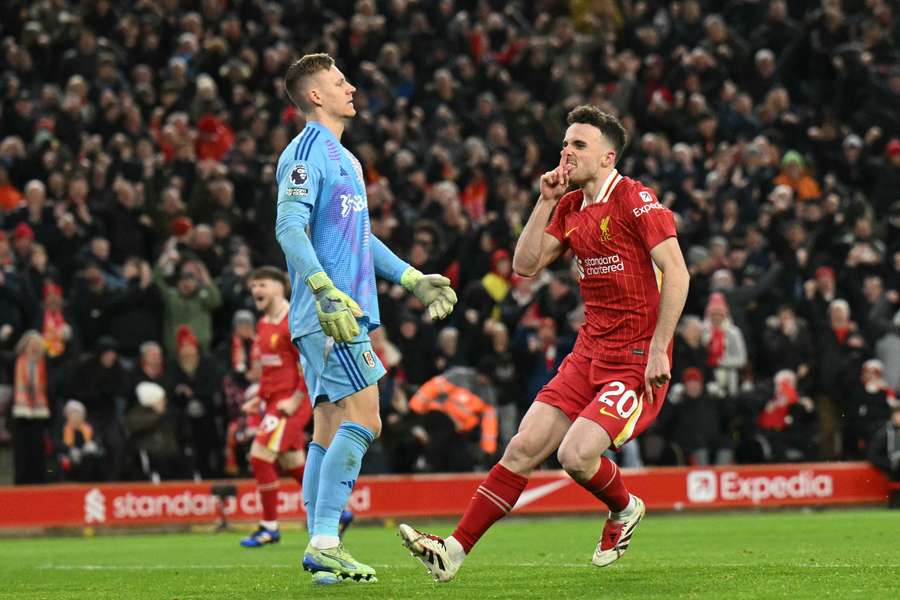 Osłabiony od 17. minuty Liverpool remisuje z Fulham. Rezerwowy Jota bohaterem gospodarzy