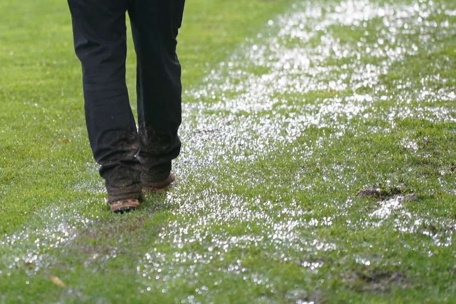 So viel Regen, wie vom Himmel kam, konnte der Rasen nicht aufnehmen