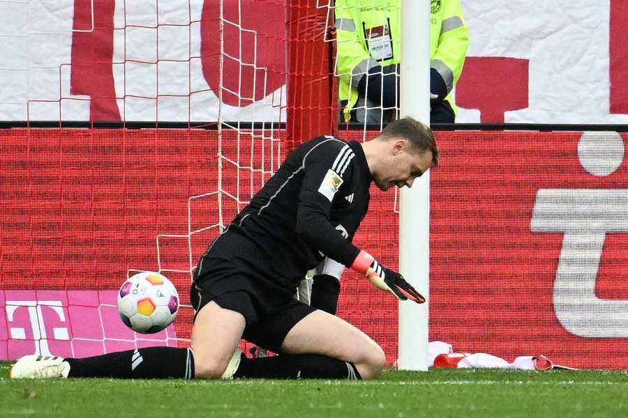Neuer is hoping to guide Bayern to another title