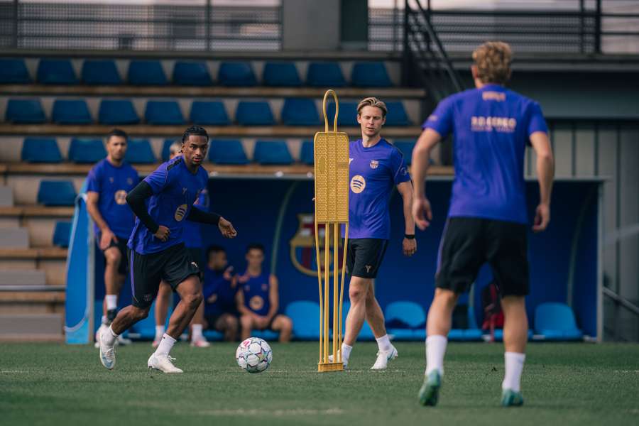 De Jong y Balde, durante el último entrenamiento del Barcelona De Jong y Balde, durante el último entrenamiento del Barcelona