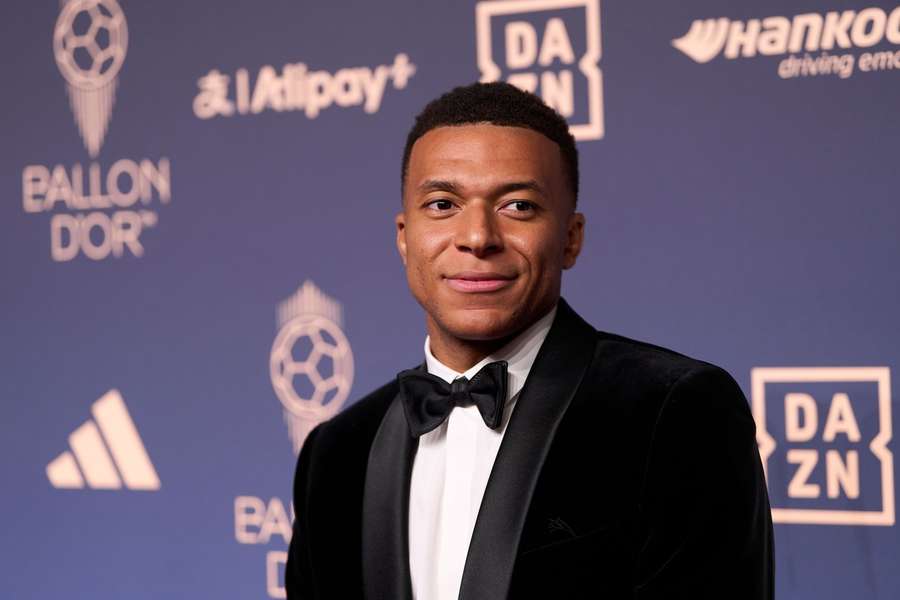 Mbappé zajął drugie miejsce w plebiscycie Złotej Piłki. Mbappé zajął drugie miejsce w plebiscycie Złotej Piłki.