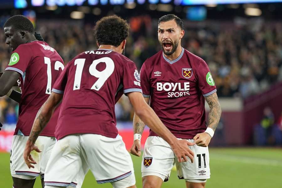 West Ham porazil Wolves a pomohl si k záchraně. West Ham porazil Wolves a pomohl si k záchraně.