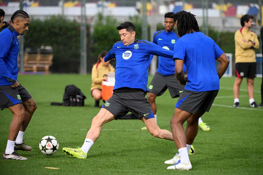 Lewandowski, Raphinha y Koundé, posibles titulares ante el Brest