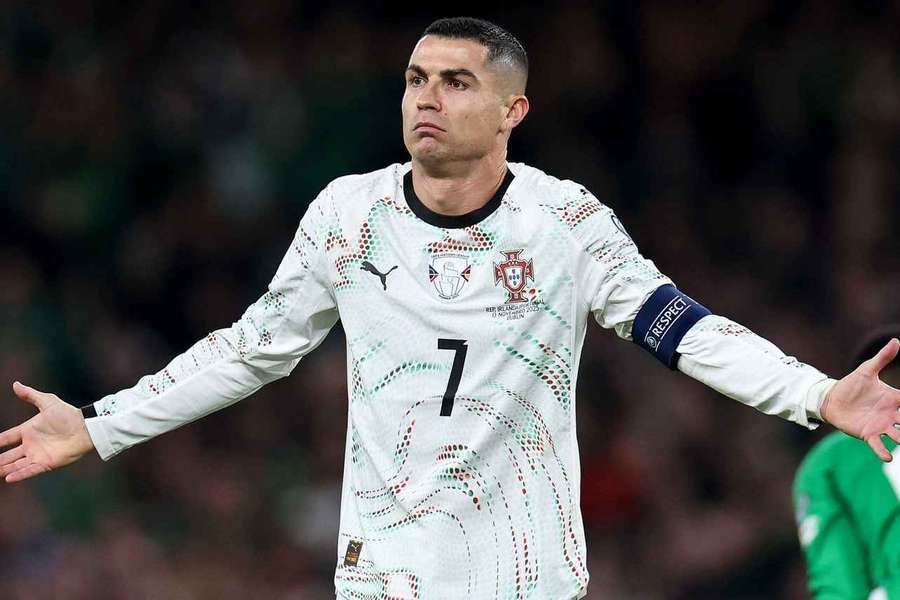 Ronaldo zeigt Unverständnis. Ronaldo zeigt Unverständnis.