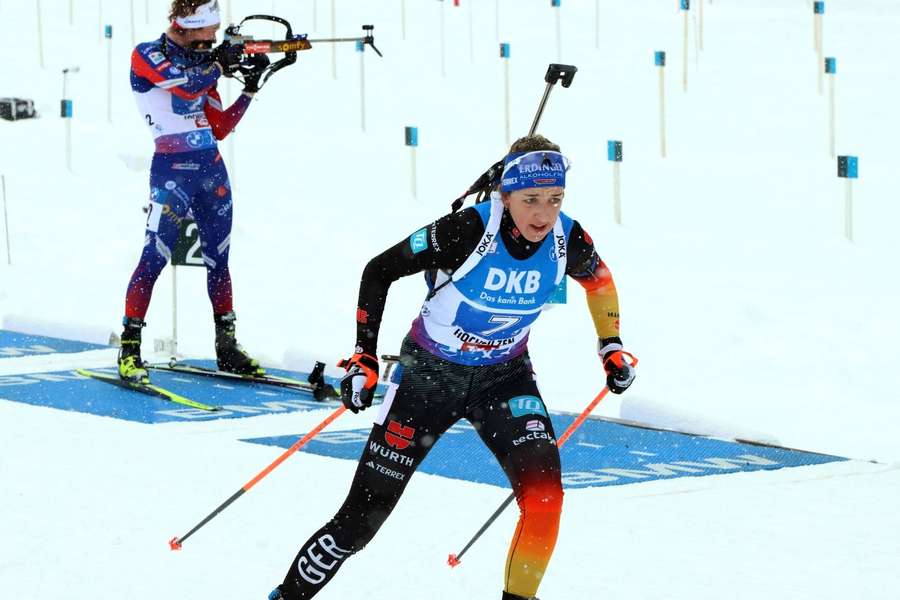 Franziska Preuß reist als Führende des Gesamtweltcups nach Frankreich.