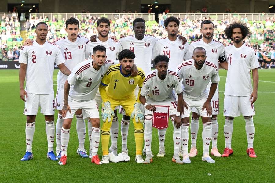 Los jugadores de Catar, en el partido ante Irlanda