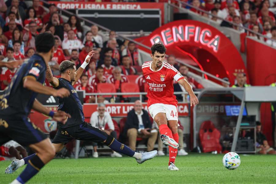 Tomás Araújo vai continuar de águia ao peito Tomás Araújo vai continuar de águia ao peito