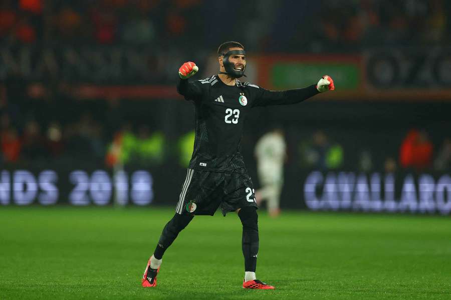 Un bijou de Hadj Moussa et des arrêts XXL de Zidane permettent à l'Algérie de vaincre les Pays-Bas Un bijou de Hadj Moussa et des arrêts XXL de Zidane permettent à l'Algérie de vaincre les Pays-Bas