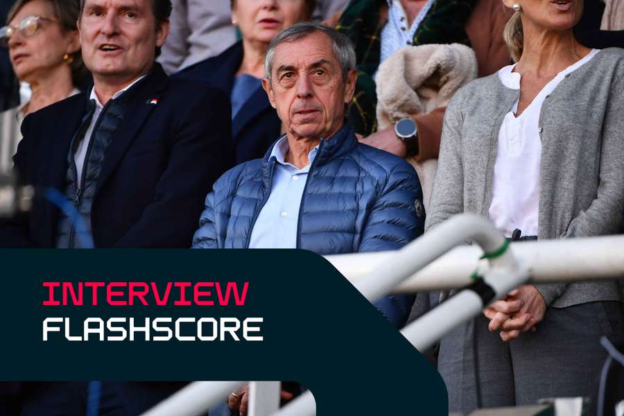 Alain Giresse, lors d'un match de foot. Alain Giresse, lors d'un match de foot.