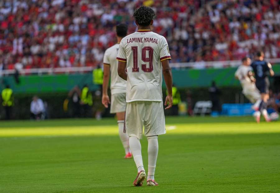 Lamine Yamal z Hiszpanii w akcji podczas meczu grupy H pierwszej fazy Mistrzostw Świata FIFA 2026. Lamine Yamal z Hiszpanii w akcji podczas meczu grupy H pierwszej fazy Mistrzostw Świata FIFA 2026.