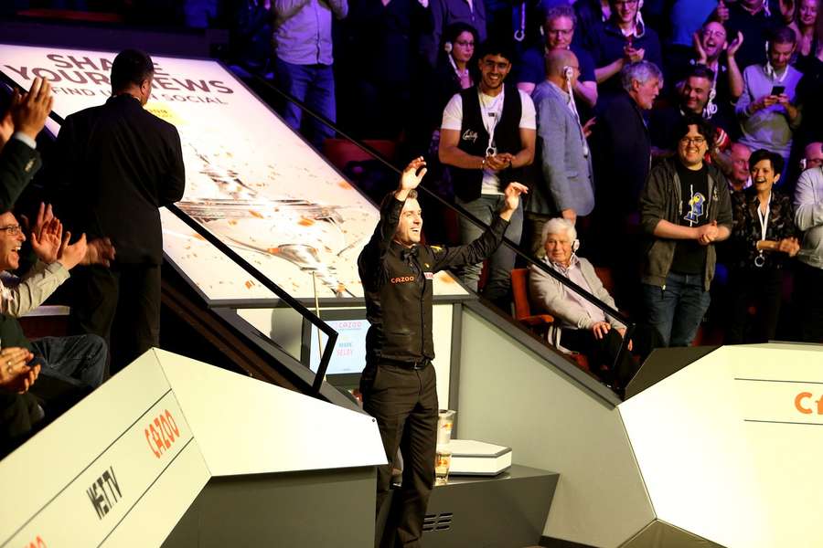 Mark Selby zette zondagavond de wave in na het behalen van zijn 147 in het Crucible Theater