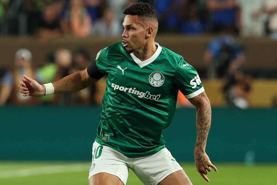 Paulinho precisará fazer nova cirurgia na canela direita