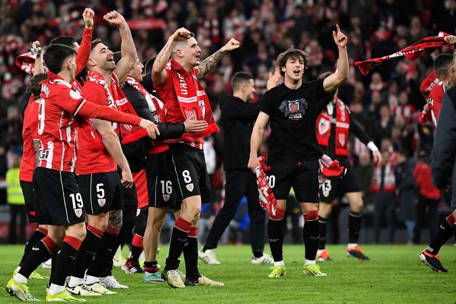 Athletic Bilbao świętujący awans do finału Pucharu Króla