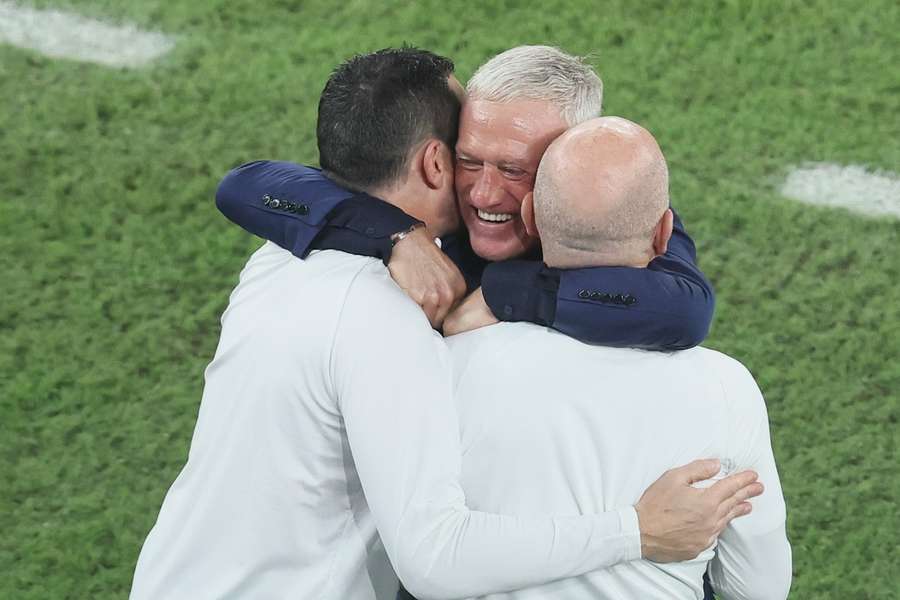 Didier Deschamps gaat met zijn Frankrijk door naar de volgende ronde