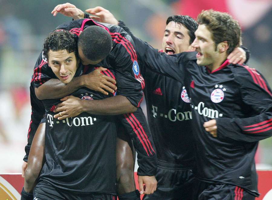 Il Bayern Monaco festeggia il primo gol di Pizarro