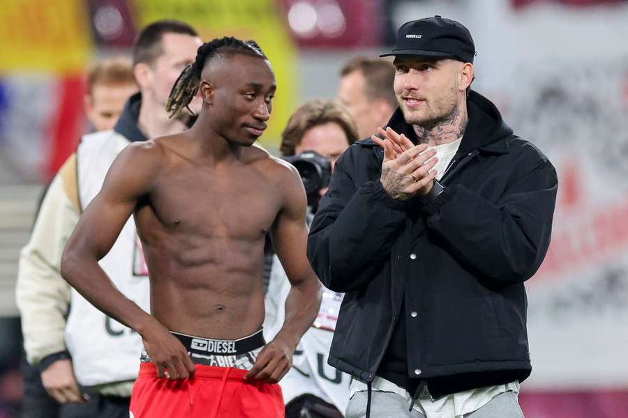 Yan Diomande mit David Raum im April. Yan Diomande mit David Raum im April.