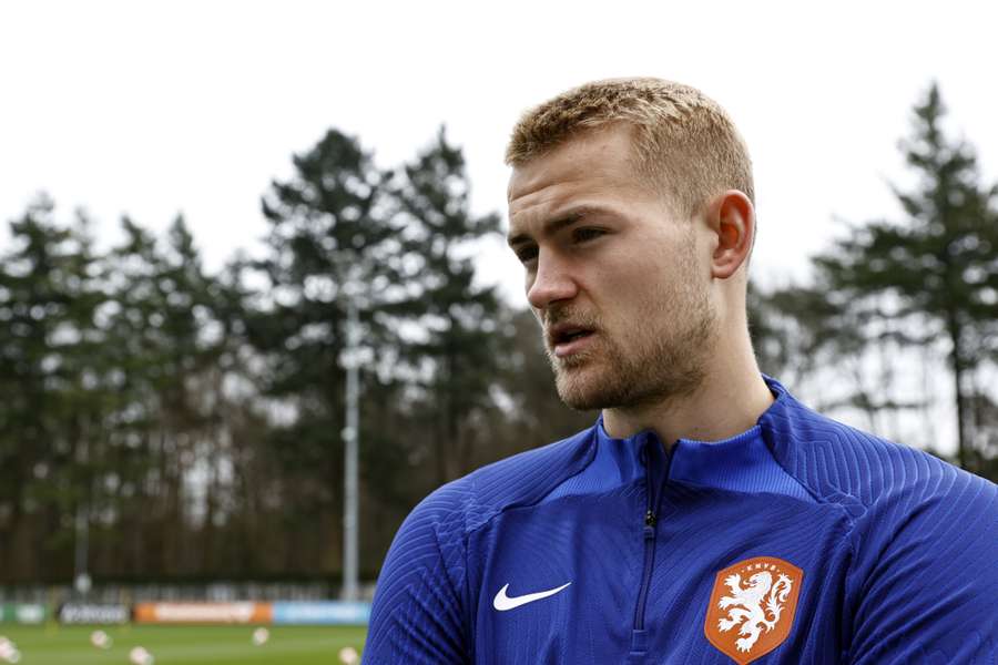 Matthijs de Ligt is voldoende hersteld van de buikgriep om aan te sluiten in de richting van Gibraltar-thuis