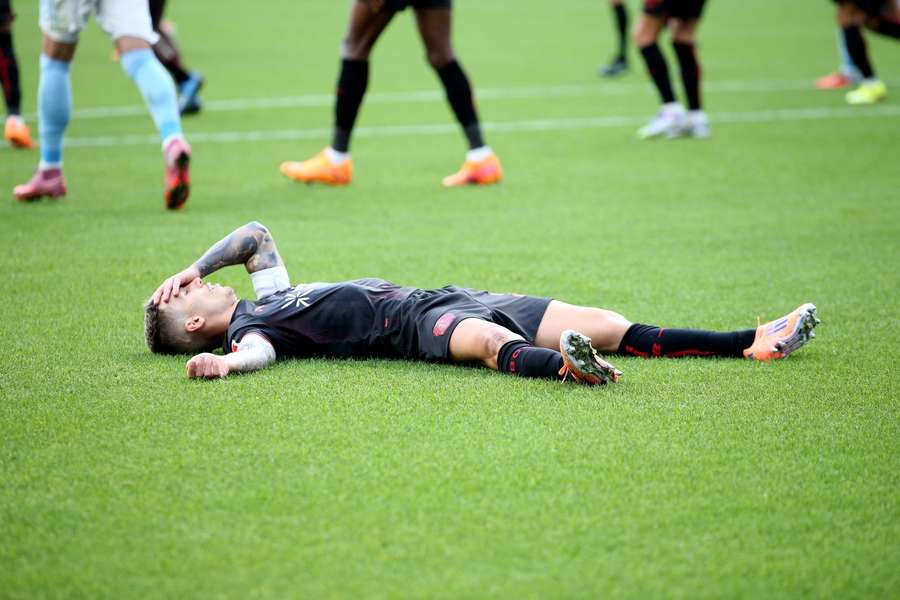 Alejandro Grimaldo perdió brevemente el conocimiento