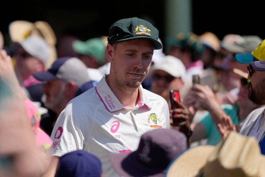 Cameron Green taking autographs