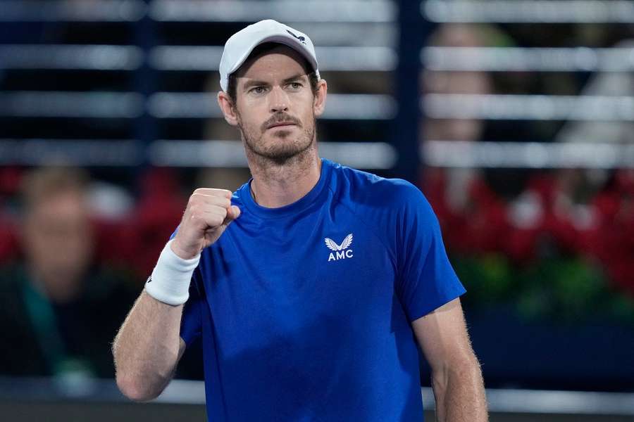 Andy Murray v Dubaji pokračuje.