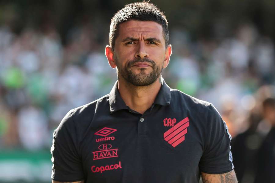 Lucho González é o novo técnico do Athletico-PR