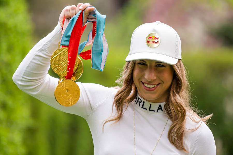 Přibude do sbírky i olympijská medaile z windsurfingu?