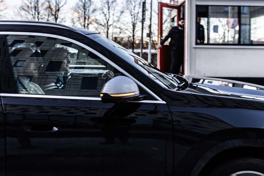 Jordan Henderson arriveert bij de ArenA Jordan Henderson arriveert bij de ArenA