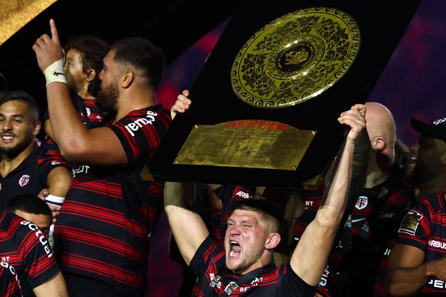 Jack Willis celebrates on the podium with the 'Bouclier de Brennus' trophy after Toulouse won the Top 14 final against Montpellier Jack Willis celebrates on the podium with the 'Bouclier de Brennus' trophy after Toulouse won the Top 14 final against Montpellier