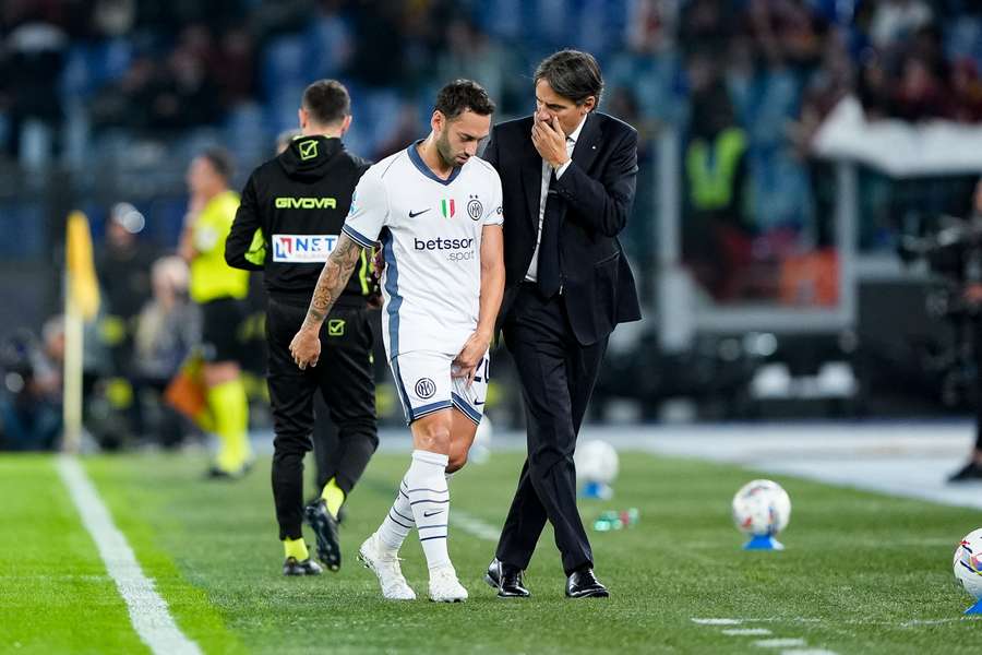 Simone Inzaghi e Hakan Calhanoglu Simone Inzaghi e Hakan Calhanoglu