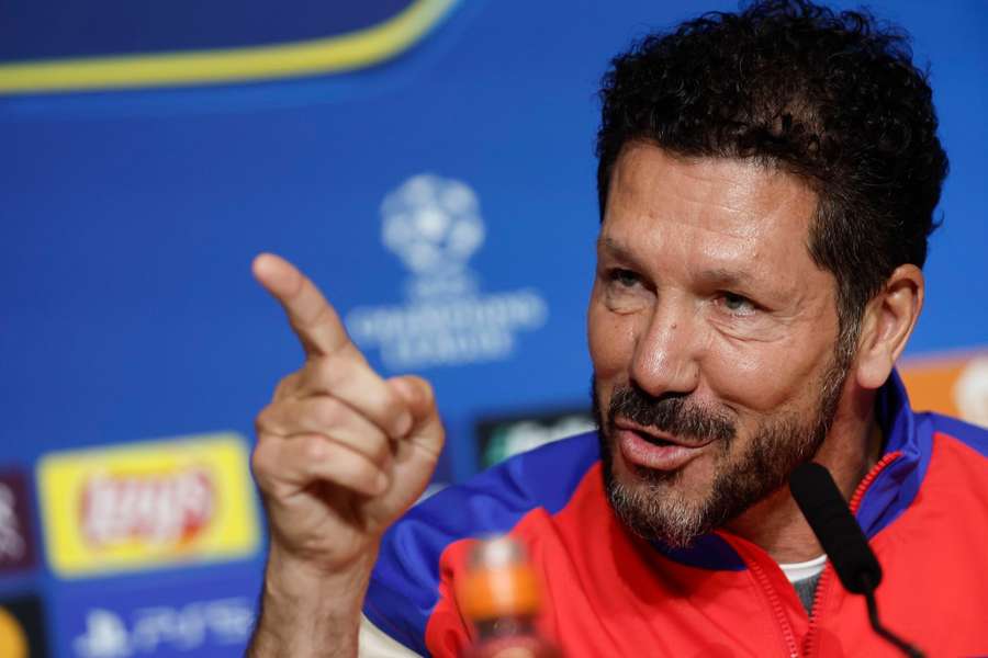 Simeone în timpul conferinței sale de presă