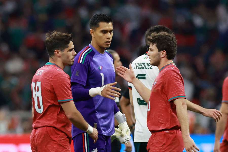 João Neves deve ser baixa na partida com os EUA João Neves deve ser baixa na partida com os EUA