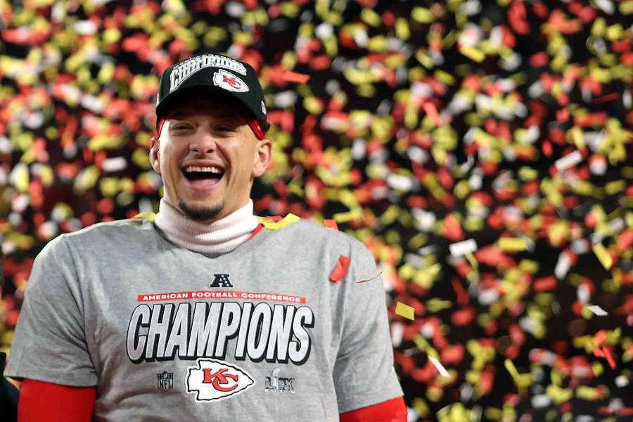 Mahomes, sonriendo tras ganar la Super Bowl de 2024.
