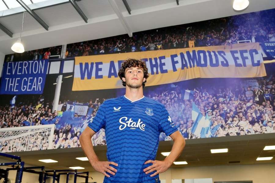 Rohl chegou ao Everton no último defeso Rohl chegou ao Everton no último defeso