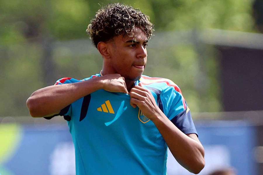 Lamine Yamal em treino da Espanha Lamine Yamal em treino da Espanha