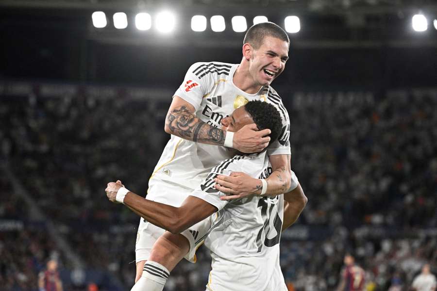 Kylian Mbappe e Franco Mastuantono durante la partita contro il Levante