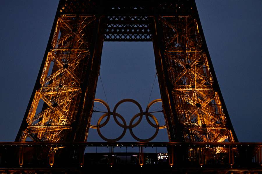 Os anéis olímpicos permanecerão na Torre Eiffel pelo menos até 2028